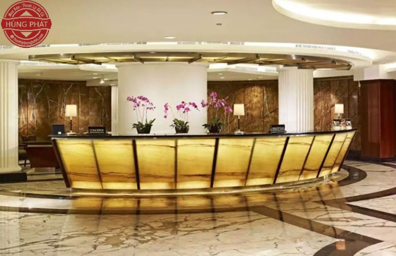 Kích thước quầy reception hình cánh cung.